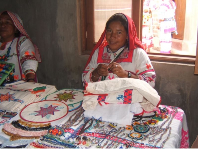 Bordados a mano por los huicholes 